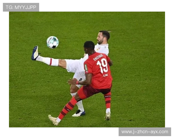 不莱梅通过交叉跑动制造连续裂缝，攻守一体制胜之道